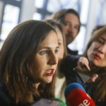 La ministra de Derechos Sociales y Agenda 2030, Ione Belarra, atiende a los medios de comunicación durante el encuentro 'Nuevos derechos. Presente y futuro de los servicios sociales' en la Facultad de Ciencias del Trabajo, a 2 de marzo de 2023 en Córdoba, - Rafael Madero - Europa Press