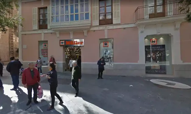 Una joven se corta el cuello en el Müller de la Plaza de España