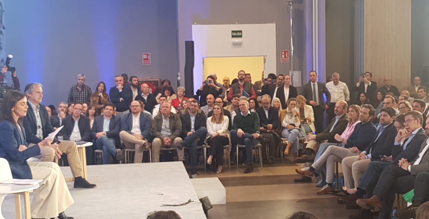 La presidenta del PP de Baleares y candidata a la presidencia del Govern, Marga Prohens, asiste a la presentación del programa marco del Partido a nivel nacional para las elecciones del 28M. - PP BALEARES