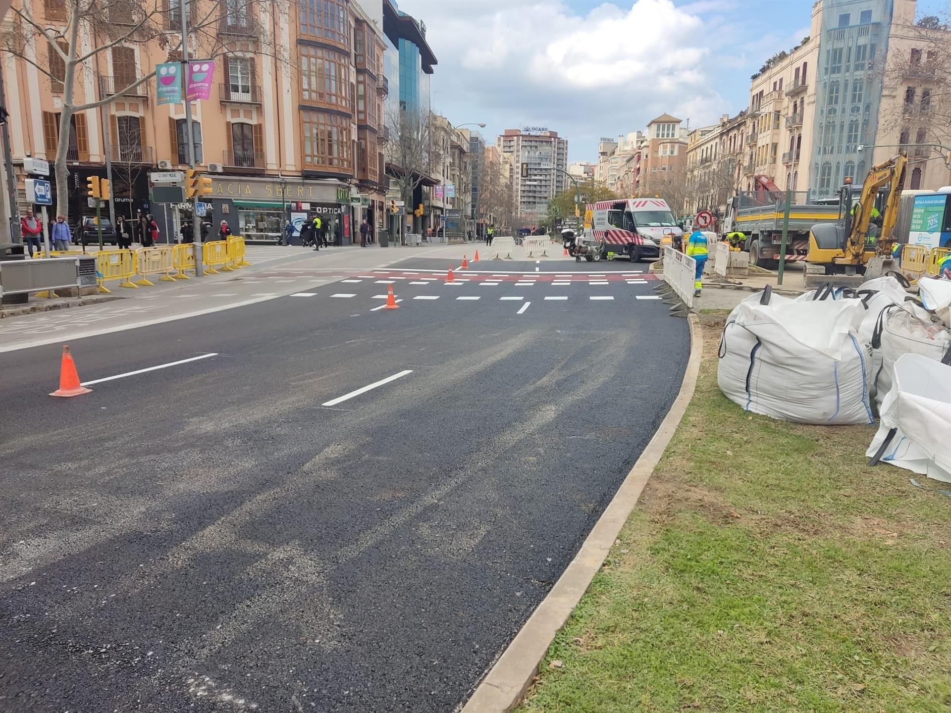 Parte de la calzada, ya reparada, en la avenida Gran i General Consell afectada por el socavón. - AYUNTAMIENTO DE PALMA
