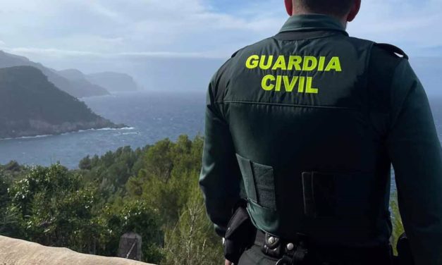 Localizan a 11 migrantes en la playa de Ses Salines tras llegar a Mallorca en patera