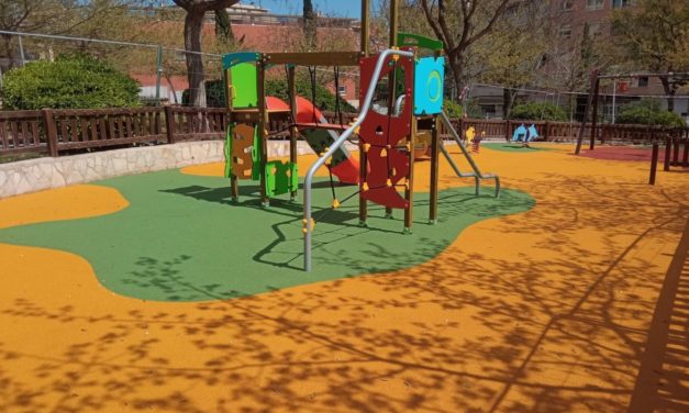 Cort renueva los juegos y el pavimento del parque infantil de Son Pisà