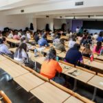 Un grupo de personas en las pruebas de Formación Sanitaria Especializada convocada por el Ministerio de Sanidad en la Facultad de Informática de la Universidad Complutense de Madrid, a 21 de enero de 2023, en Madrid (España). Se trata de la mayo - Ricardo Rubio - Europa Press - Archivo