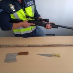 La Policía Nacional detuvo la semana pasada a tres hombres, dos españoles y un tercero de origen cubano, como presuntos autores de un delito de allanamiento y otro de amenazas al morador de una vivienda ocupada, en Palma.