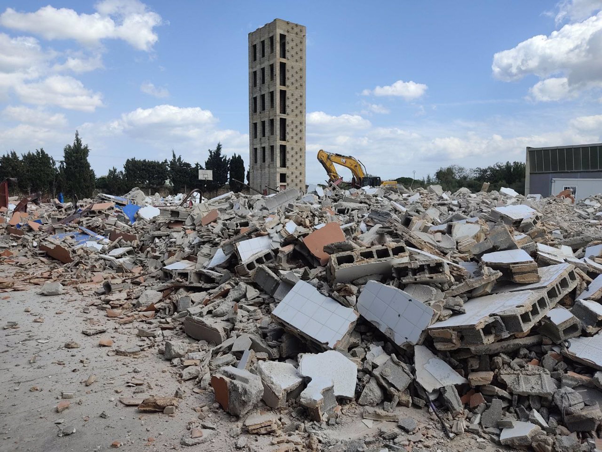 Avanza la reforma del parque de Bomberos de Manacor con la demolición del antiguo edificio. - CONSELL DE MALLORCA