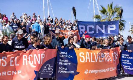 Unas dos mil personas según la organización piden que se amplíe el plazo de concesión del Real Club Náutico de Palma