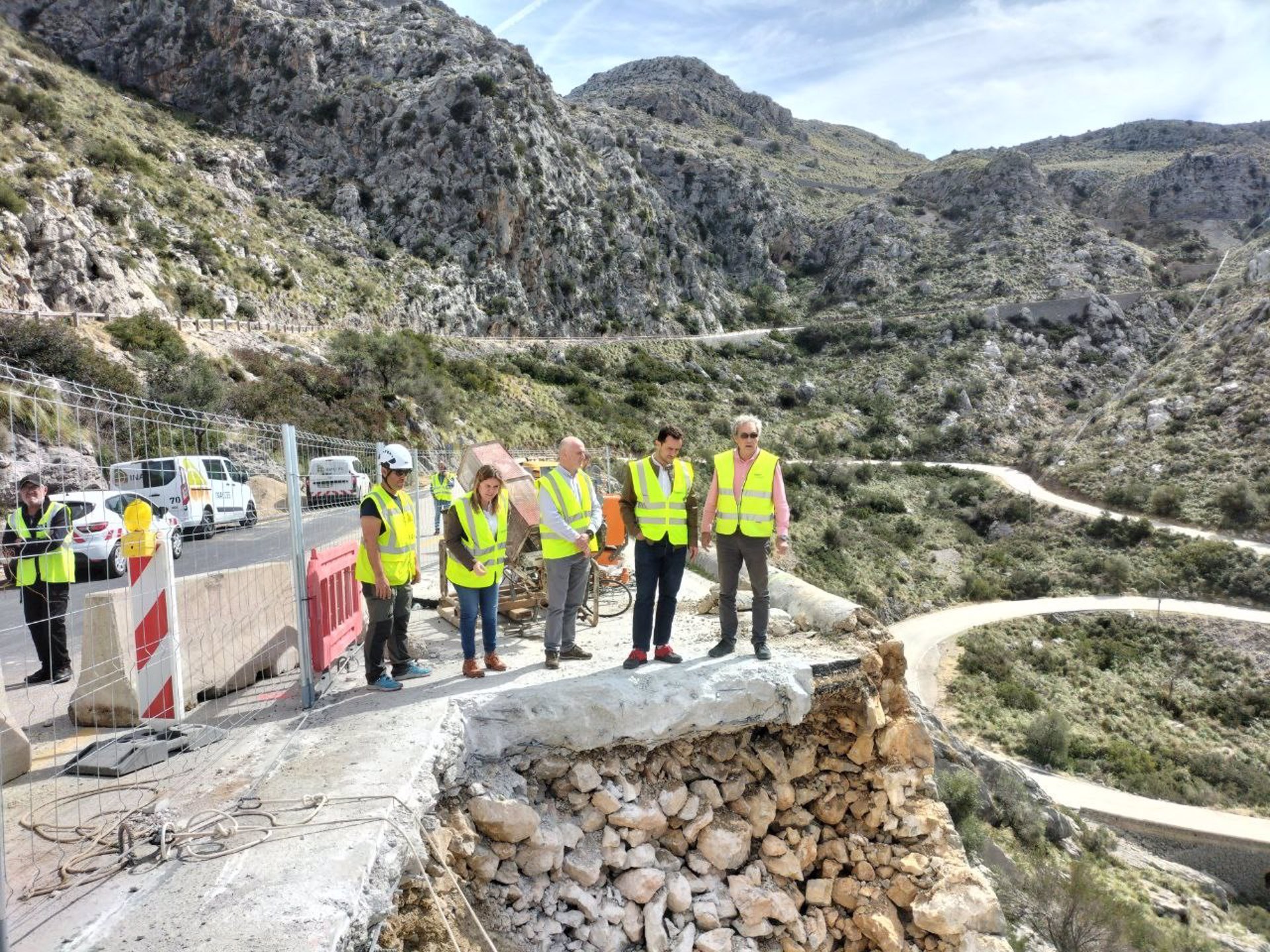 El conseller Iván Sevillano en una reciente visita a la obra de la carretera de Sa Calobra - CONSELL DE MALLORCA