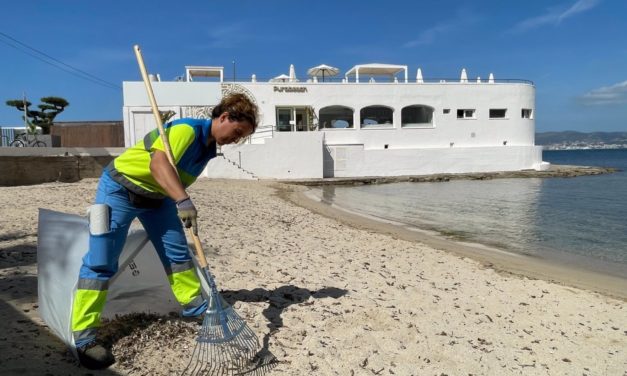 Emaya incorpora 170 operarios para reforzar la limpieza y recogida de residuos durante la temporada turística