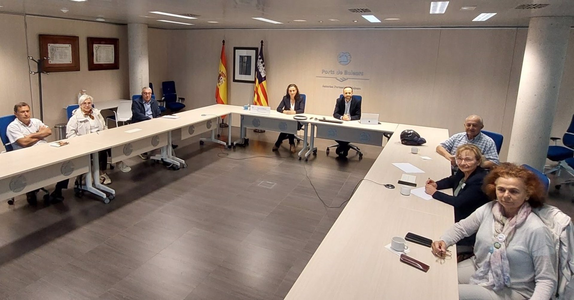Reunión de la Autoridad Portuaria de Baleares (APB) con colectivos vecinales para ofrecerles a los vecinos del paseo Marítimo conectarse a las acometidas de aguas pluviales y fecales.