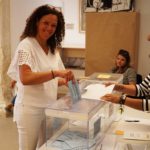 La secretaria general de la Federación Socialista de Mallorca, presidenta del Consell y candidata a la reelección, Catalina Cladera, vota a las 10.00 horas, en la Biblioteca de Sa Pobla. - PSIB-PSOE