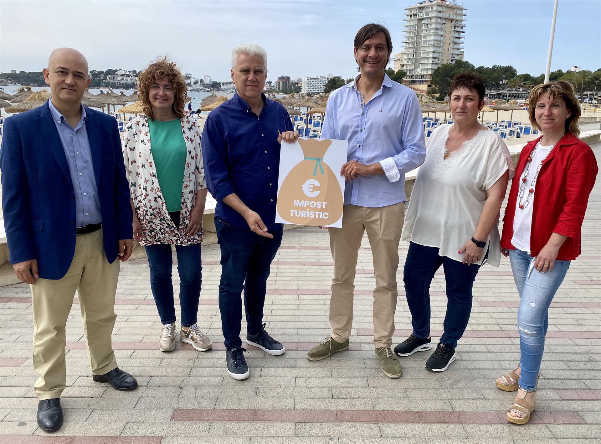 Los candidatos de El PI al Govern, Consell de Mallorca y Ayuntamiento de Calvià, Josep Melià, Antoni Salas y Rafael Llompart, acompañados de las números dos de las listas, Xisca Mora, Magdalena Vives y Gaël Thyus - EL PI