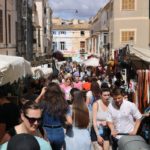Las calles han contado con puestos con productos de todo tipo este domingo en Felanitx.