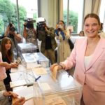 La presidenta del PP balear y candidata a la presidencia del Govern, Marga Prohens, vota en el CEPA La Balanguera - TOMÁS MOYÁ-EUROPA PRESS
