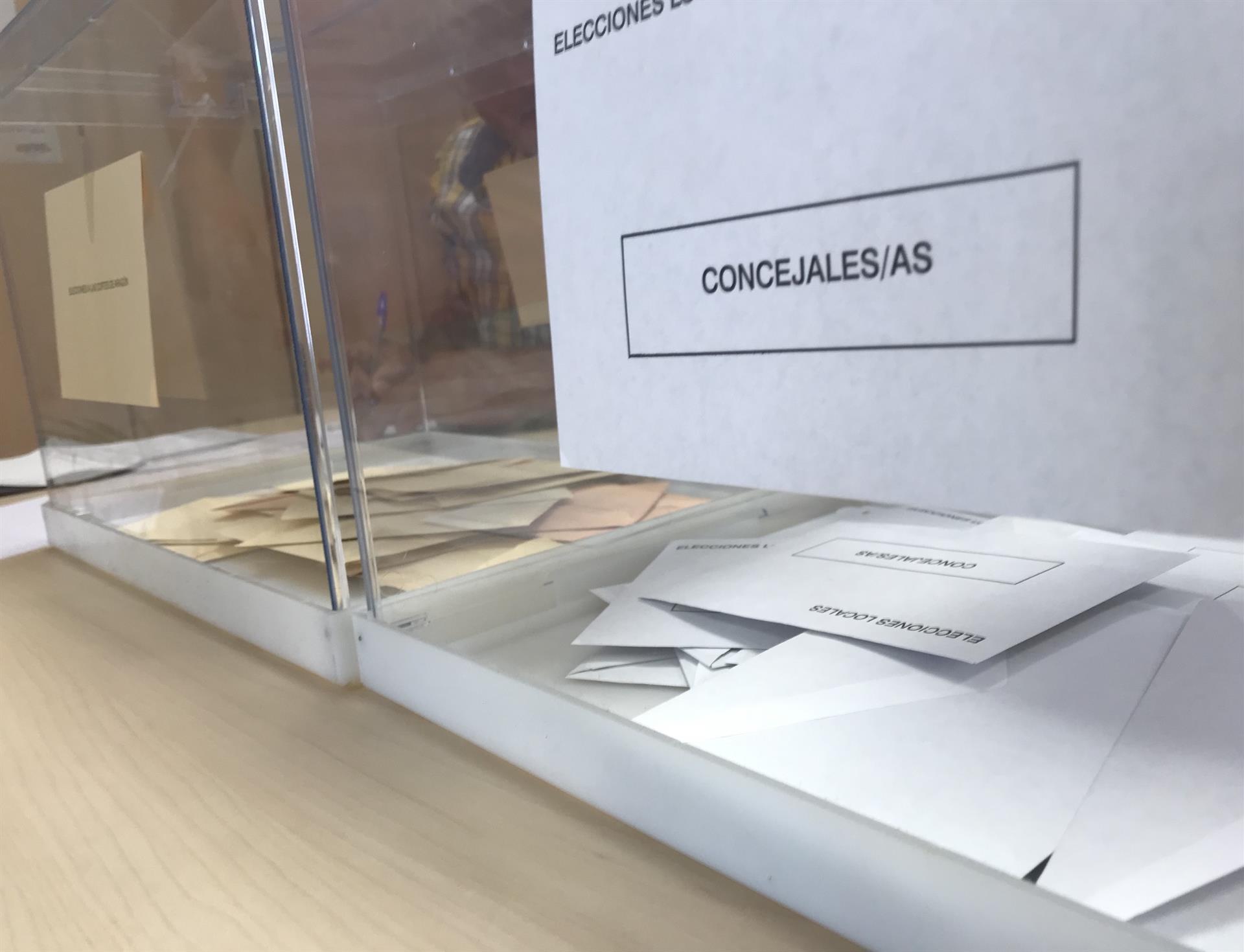 Urna para depositar voto a las elecciones municipales. - EUROPA PRESS