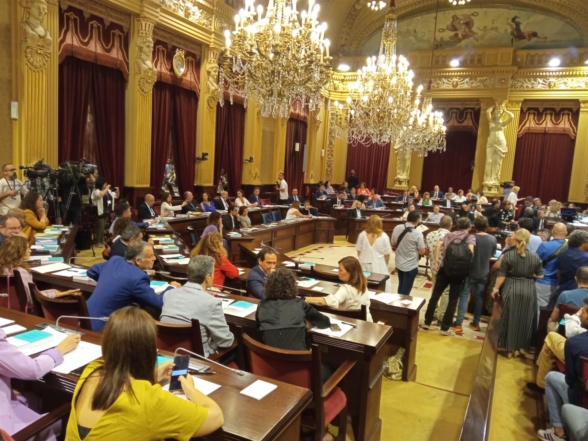Constitución Parlament