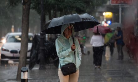 Lluvias y tormenta mantienen este domingo activos los avisos en Baleares y otras ocho CCAA