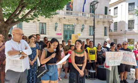 Unas 50 personas exigen, en Palma, «justicia» para que la tragedia de Melilla «no se repita», un año después de la misma
