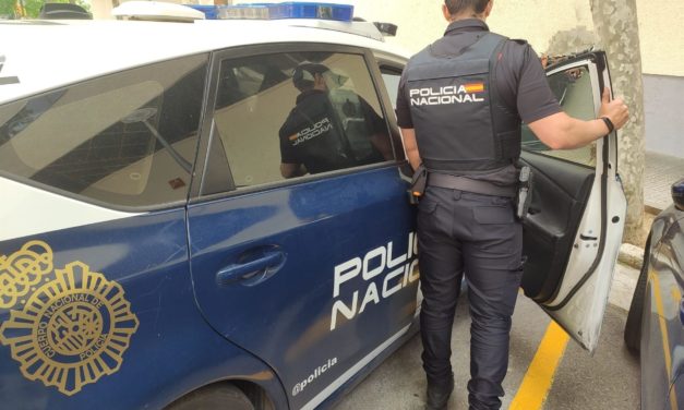Detenidos dos jóvenes tras robar con violencia a dos hombres sus relojes de alta gama en Palma