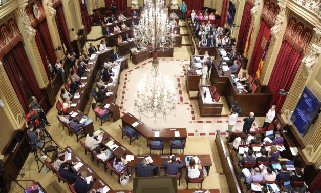 El PSIB hará 10 preguntas en los plenos del Parlament, Vox cuatro y MÉS per Mallorca y el Grupo Mixto tendrán dos