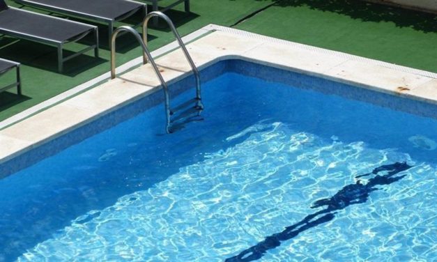 Muere el hombre ahogado en una piscina de Santa Ponça y su hijo, de 3 años, sigue en la UCI pediátrica