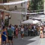 Turistas paseando por las calles de Palma, a 11 de julio de 2023, en Palma de Mallorca, Mallorca, Baleares (España). - Tomàs Moyà - Europa Press