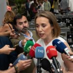 La secretaria general del Partido Popular, Cuca Gamarra, ofrece declaraciones a los medios en una imagen de archivo. - Antonio Muñoz - Europa Press