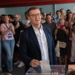 El candidato del PP a la Presidencia del Gobierno de España, Alberto Núñez Feijóo, ejerce su derecho a voto para las elecciones generales en el Colegio Ramiro de Maeztu, a 23 de julio de 2023, en Madrid (España). - Diego Radamés - Europa Press