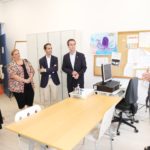 El presidente del Consell de Mallorca, Llorenç Galmés, junto a trabajadores del IMAS. Foto: Twitter Llorenç Galmés.