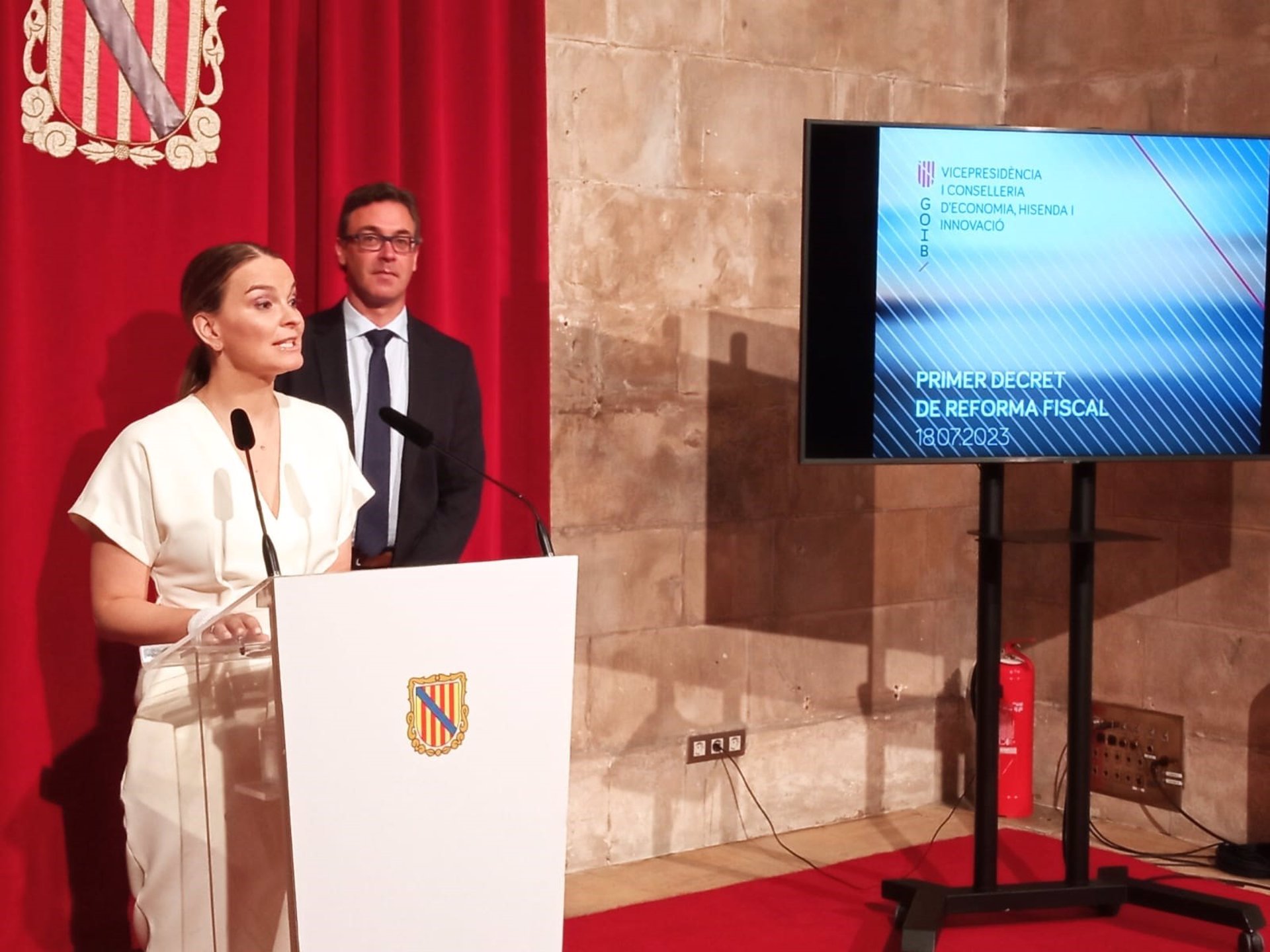 La presidenta del Govern, Marga Prohens, y el portavoz del Ejecutivo, Antoni Costa. - EUROPA PRESS
