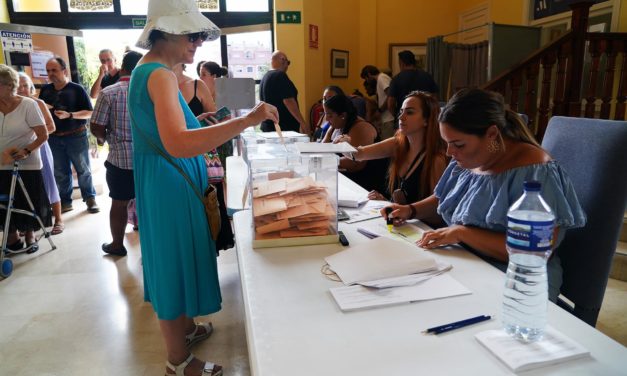 La participación en toda España a las 18 horas se sitúa en el 53,12% y baja 3,7 puntos a falta de contabilizar el voto por correo