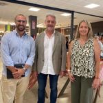 La consellera insular de Promoción Económica y Desarrollo Local, Pilar Amate, y el director insular de Promoción Económica y Producto de Mallorca, Álvaro Roca, participan en la presentación de la campaña 'Productes de sa nostra terra'. - CONSELL DE MALLORCA
