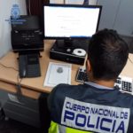 12/08/2023 Un agente de la Policía Nacional. SOCIEDAD
