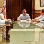 El vicepresidente del Govern, Toni Costa, reunido este martes en la sede de la Conselleria de Economía, Hacienda e Innovación. - CAIB
