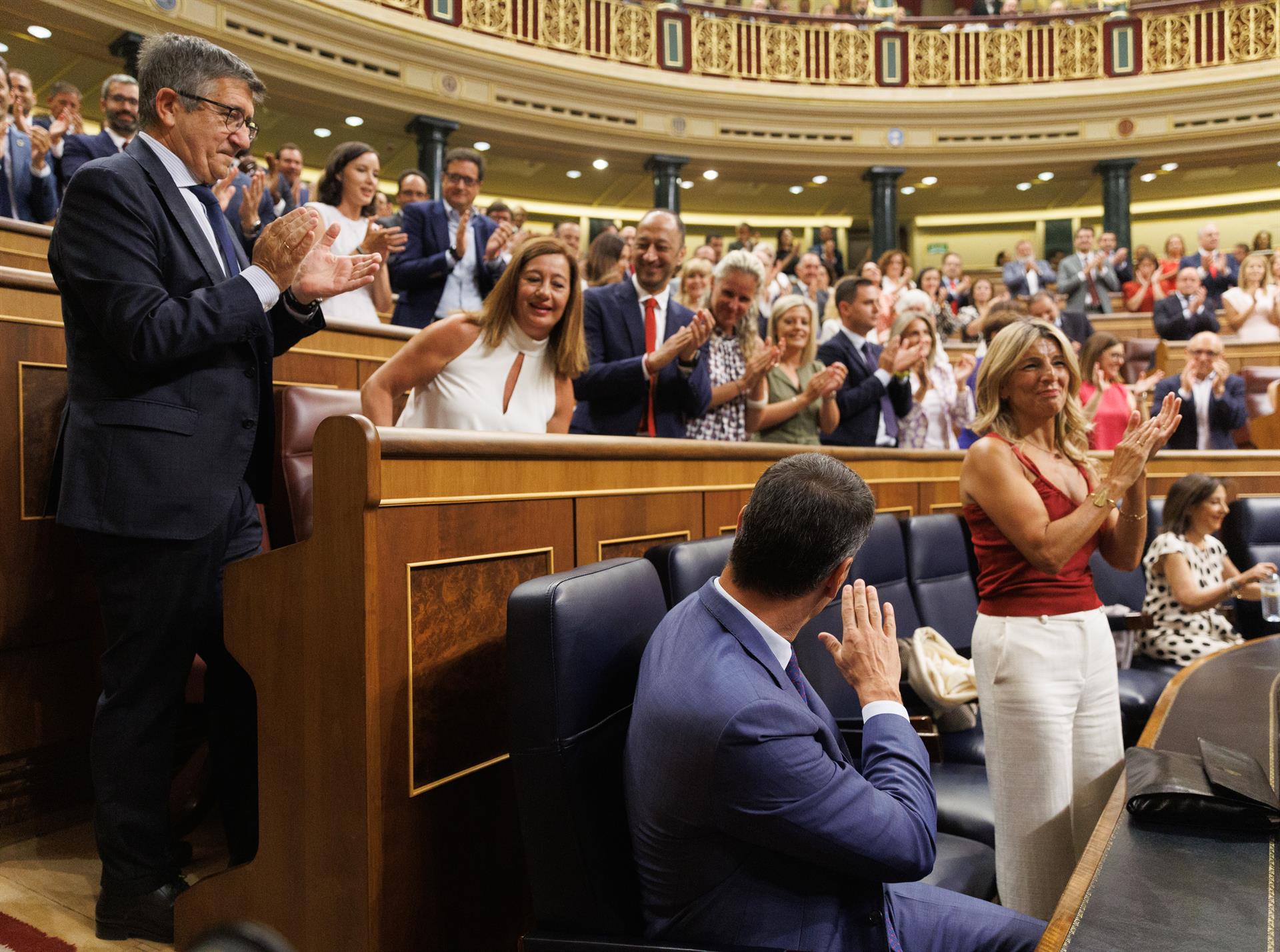 (El portavoz del PSOE en el Congreso, Patxi López, la diputada socialista y expresidenta de Baleares, Francina Armengol en el hemicilo - Eduardo Parra - Europa Press