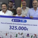 El alcalde de Calvià, Juan Antonio Amengual, junto al teniente de alcalde responsable de Deportes, Javier Tascón. - AYUNTAMIENTO DE CALVIÀ