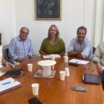La consellera insular de Promoción Económica y Desarrollo Local, Pilar Amate, y el presidente de la D.O. Vi del Pla i Llevant, Antoni Bennàssar. - CONSELL DE MALLORCA