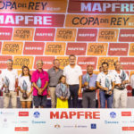 El Rey Felipe VI ha presidido este sábado la entrega de los trofeos a los ganadores de las diferentes clases de la 41ª edición de la Copa del Rey MAPFRE de vela.
