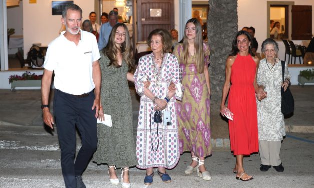 La Familia Real sale a cenar al restaurante Mia de Palma