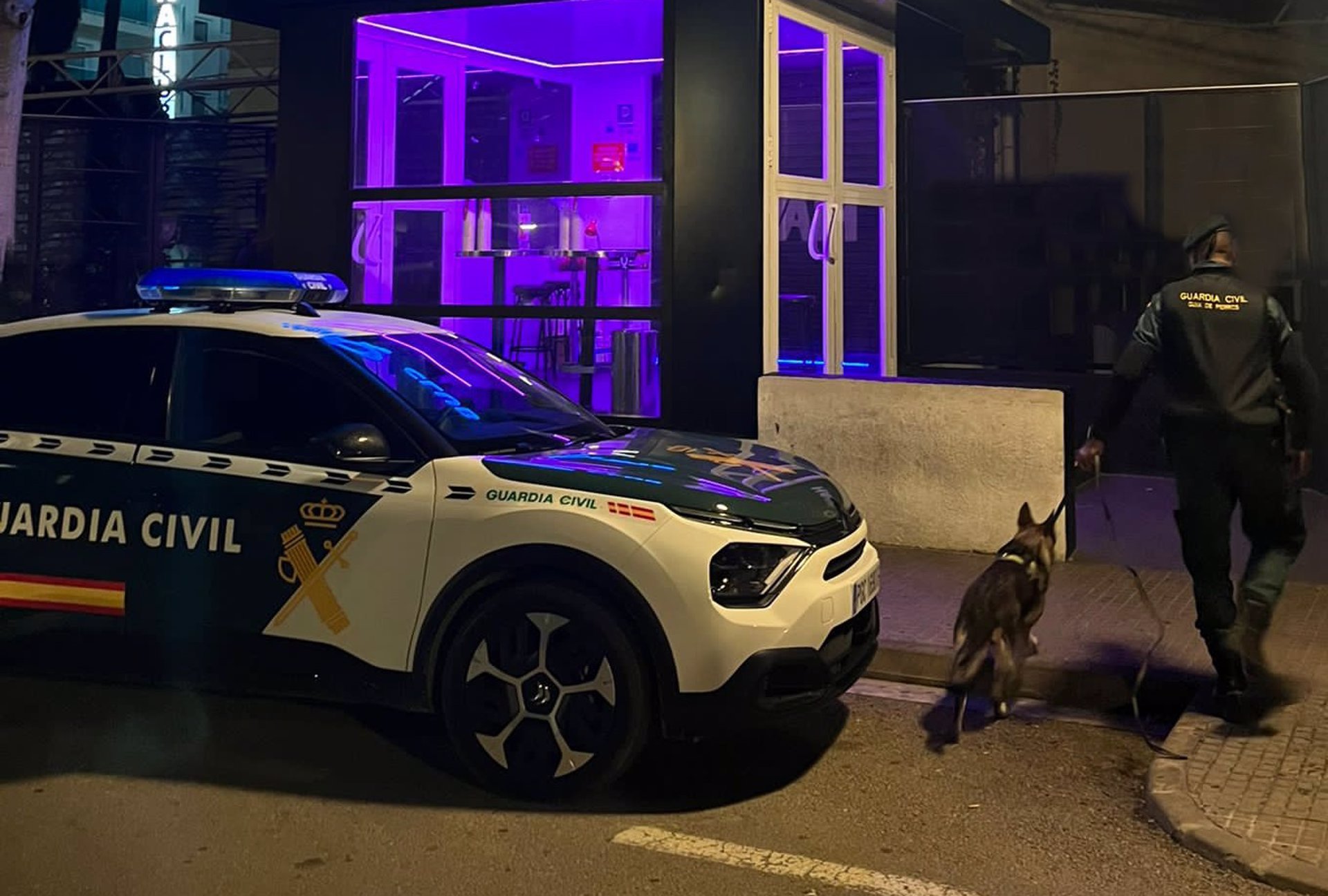 La Guardia Civil en un local de ocio nocturno - GUARDIA CIVIL - Archivo