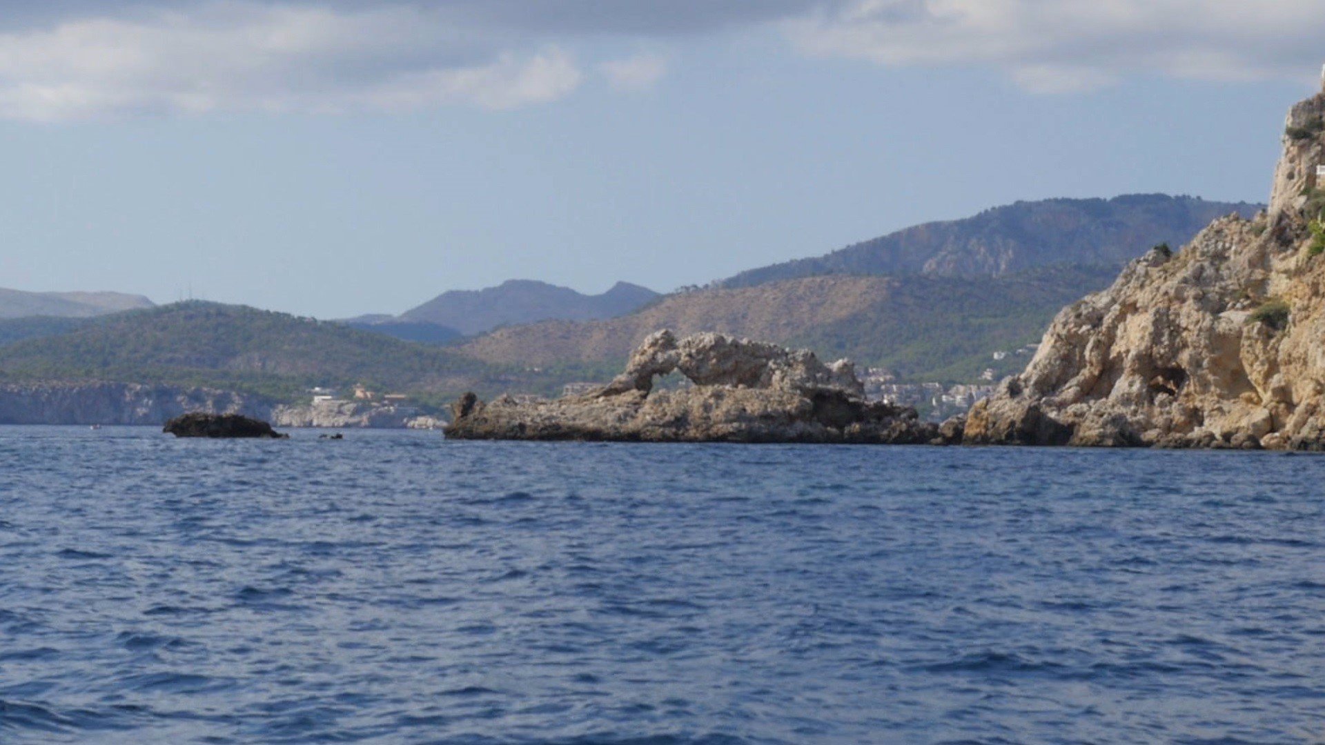 Un piragüista, que había salido a navegar en Kayak, este domingo, por la zona de las Illes Malgrats, en Calvià (Mallorca), ha sido ya localizado.