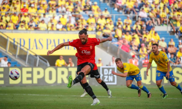 Muriqi falla un penalti pero el RCD Mallorca logra un valioso empate en Gran Canaria (1-1)