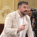 El portavoz de MÉS per Mallorca en el Parlament, Lluís Apesteguia durante una sesión de control en el Parlament. - Isaac Buj - Europa Press