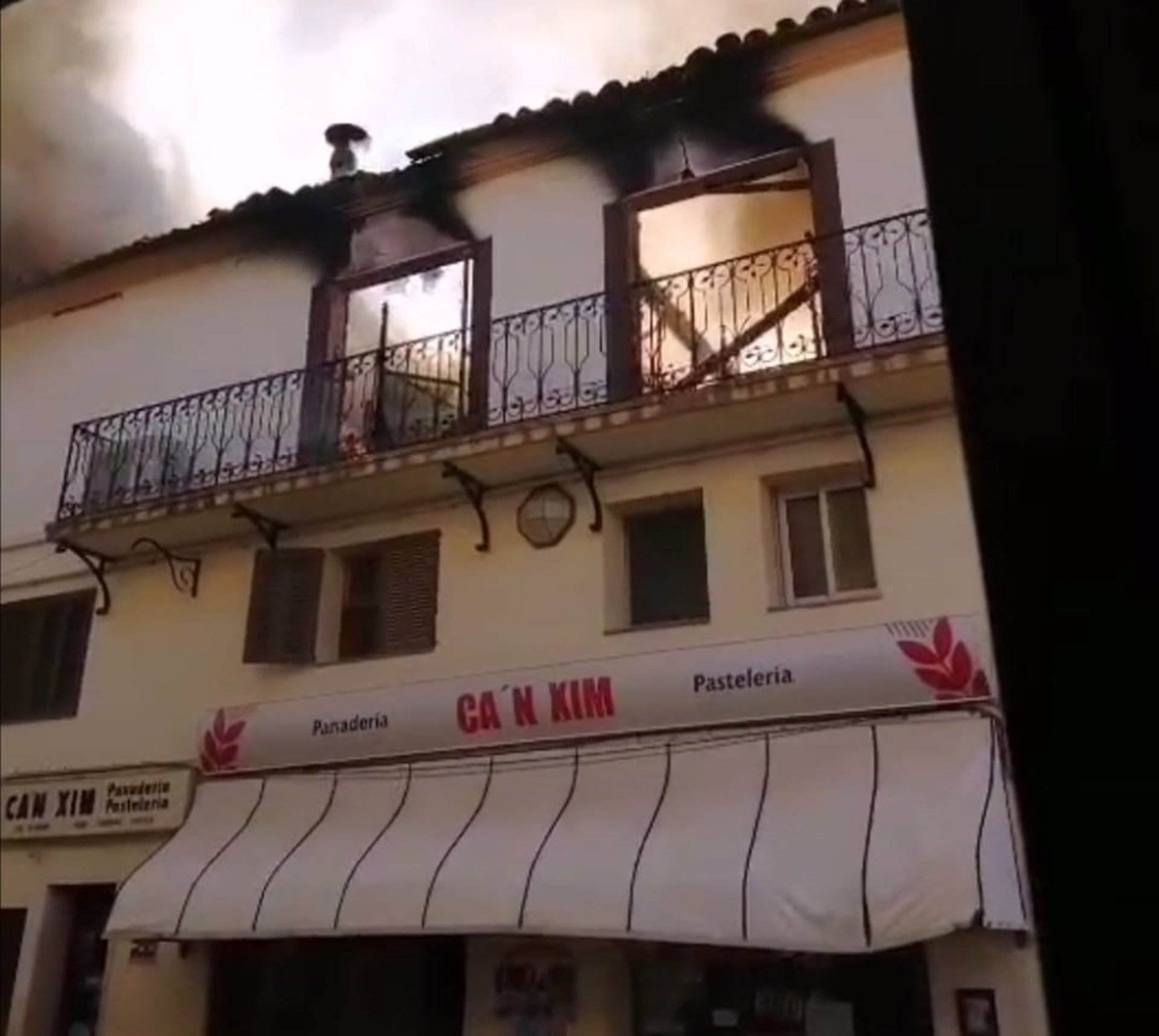 Imagen del incendio declarado en un horno en Pollença. - POLICÍA LOCAL DE POLLENÇA