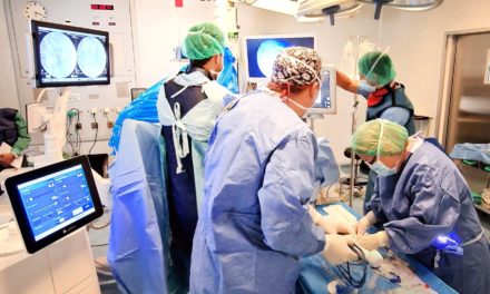 El Hospital de Cruz Roja de Palma incorpora nueva tecnología para realizar técnicas quirúrgicas en urología