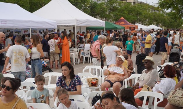 Un gran número de familias visitan este domingo el ‘Artetxí’, un nuevo mercadillo artesanal en Marratxí