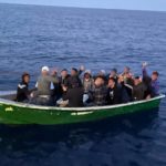 Una patera con migrantes a bordo. - SALVAMENTO MARITIMO - Archivo