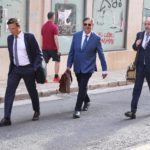 El juez Manuel Penalva (c) y el fiscal Miguel Ángel Subirán (d), a su llegada a un juicio contra los investigados del caso Cursach, a 22 de junio de 2023, en Palma. - Isaac Buj - Europa Press - Archivo