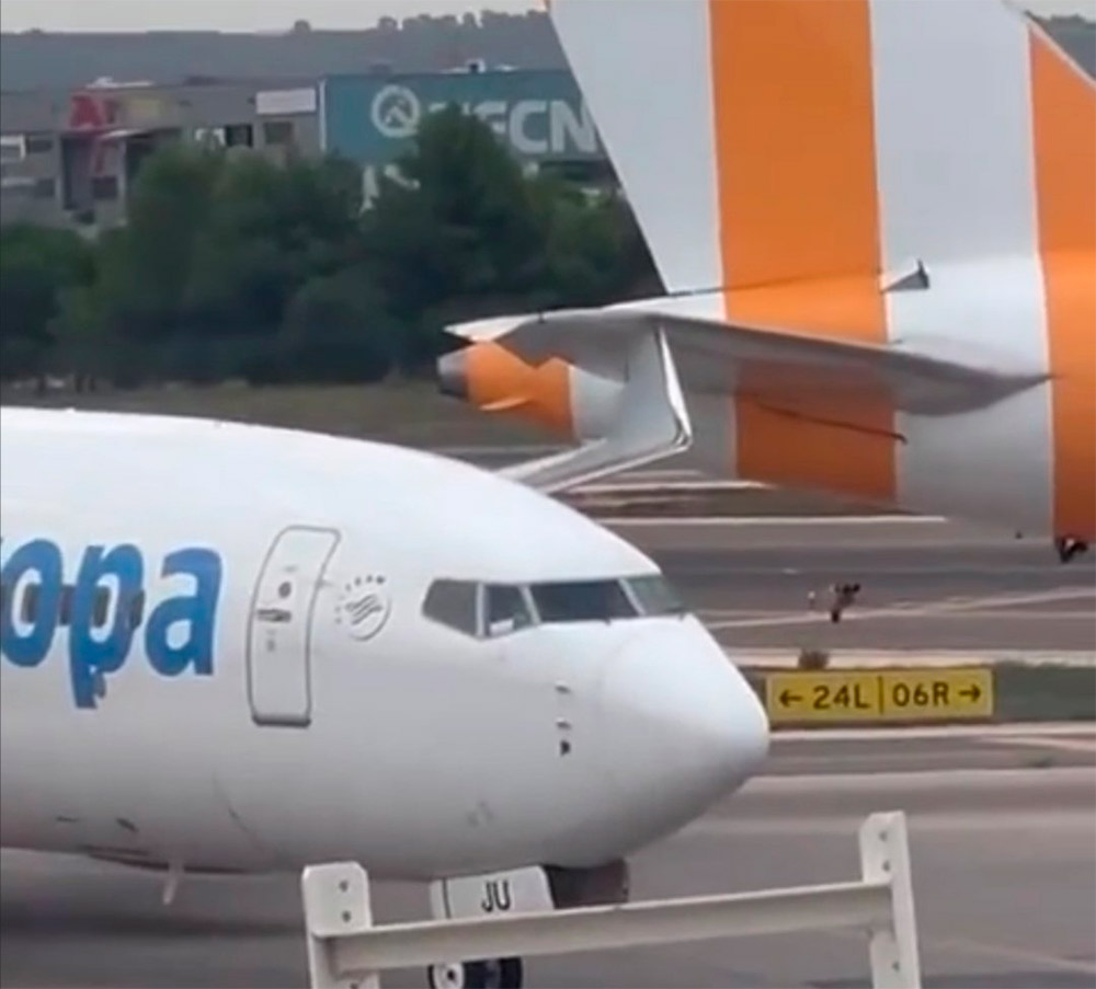 Colisión entre un avión de Air Europa y otro de Condor. Foto: Twitter @poloco85 Pep Martorell.