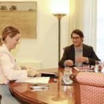 La presidenta del Govern, Marga Prohens, y el portavoz del PSIB en el Parlament, Iago Negueruela. - CAIB