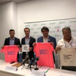 El director general de Deportes de Palma, David Salom; el presidente del Consell de Mallorca, Llorenç Galmés; el presidente de la Asociación Española Contra el Cáncer (AECC) de Baleares, José Reyes; y el director de Unisport Consulting, Manuel Hernández - EUROPA PRESS